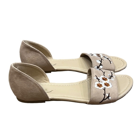 MADELINE Stuart Floral Embroidery Flats, Size 7.5 - Picture 8 of 11